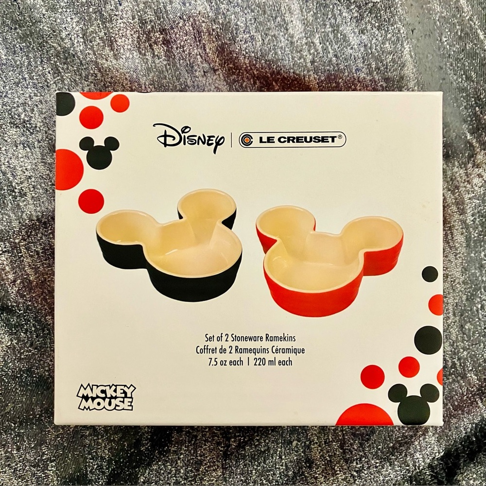 Le Creuset Disney Mickey Mouse Set 2 Stoneware Ramekins Black Red OvenDishwasher - Picture 2 of 10